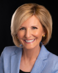 Debbie Magyar headshot