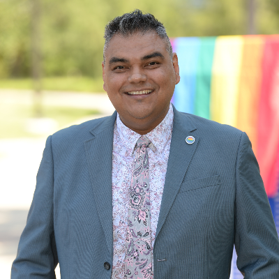 Headshot of Manny Velásquez-Paredes