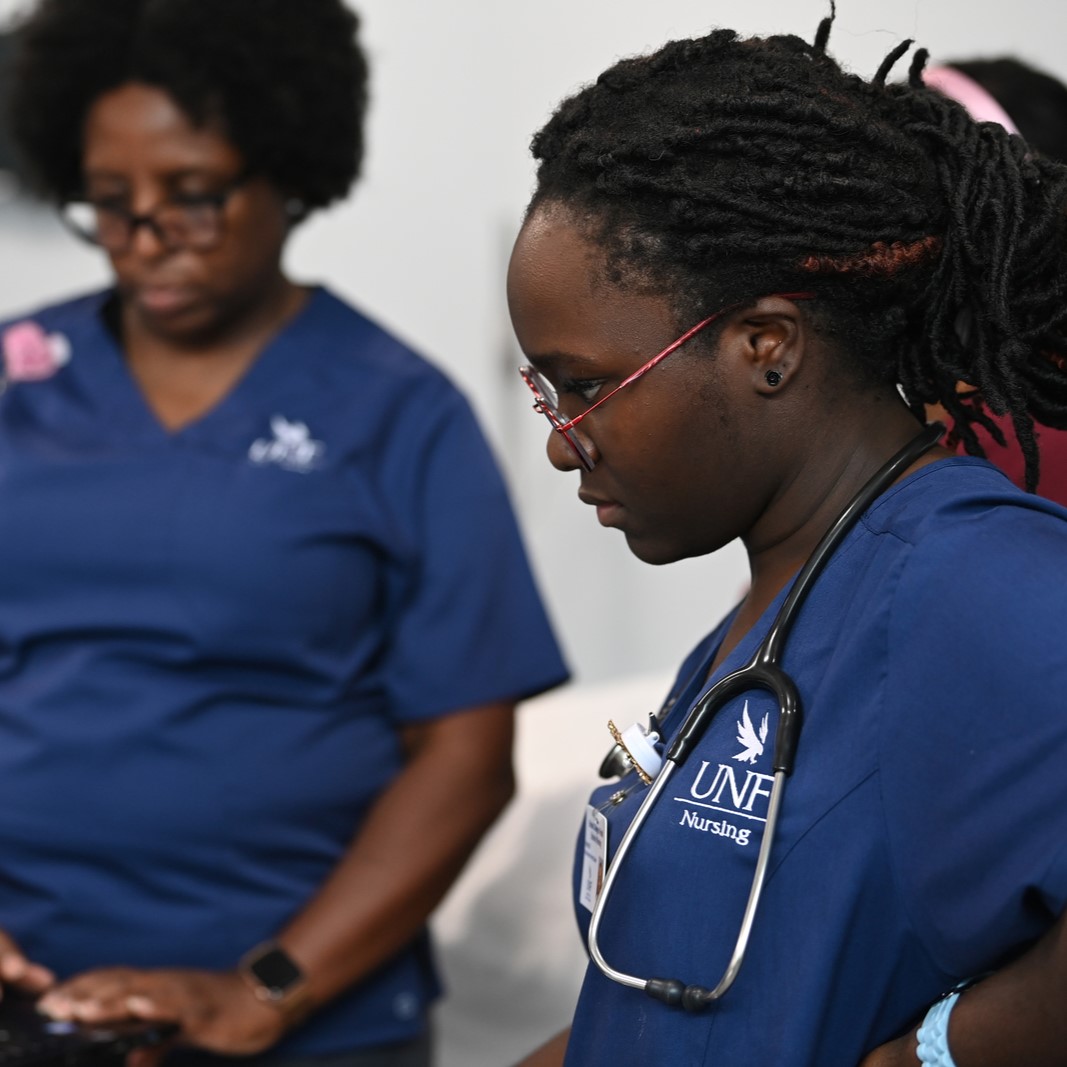 Two female UNF nursing students