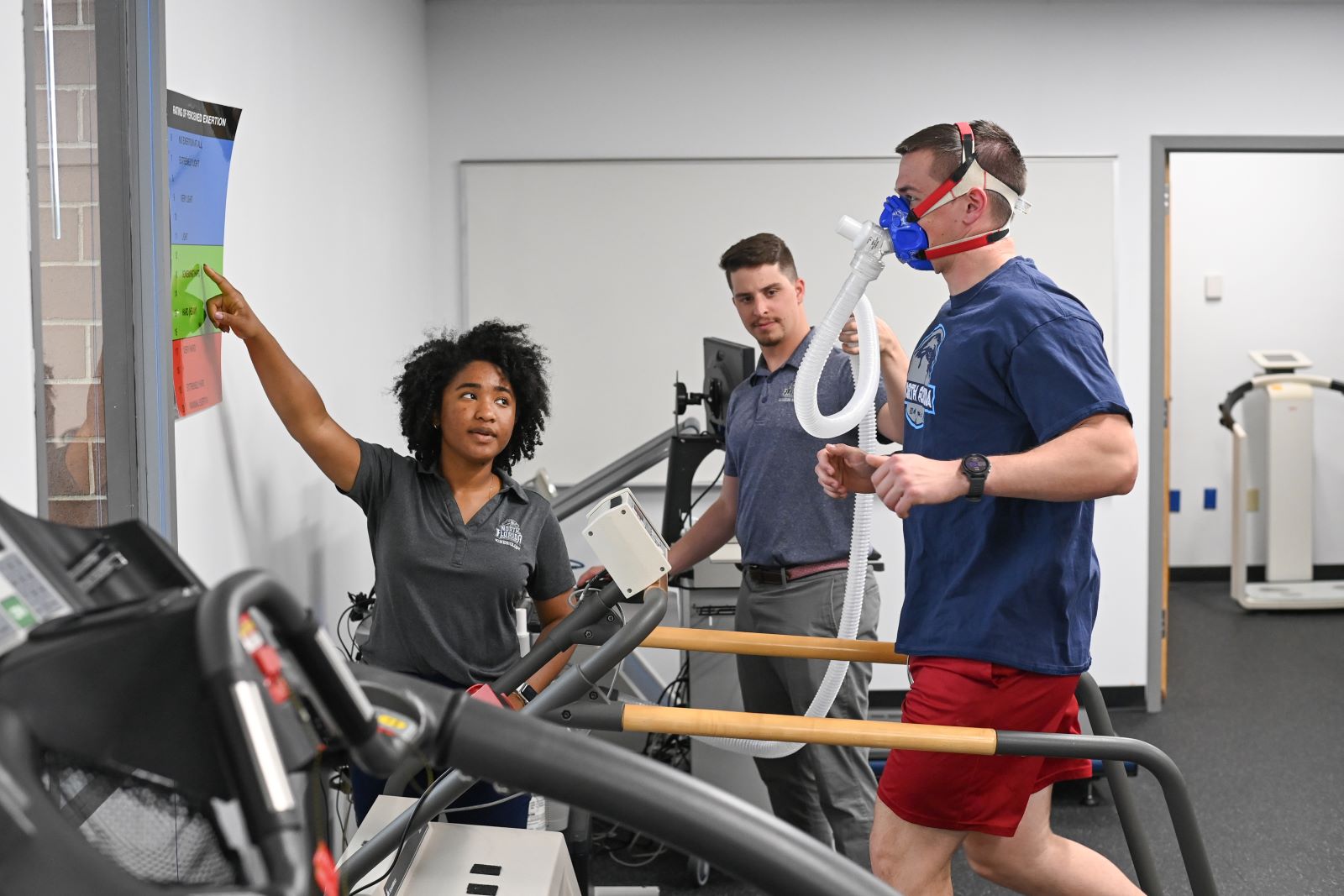 EIM students demonstrating the vo2 max machine on the treadmill 