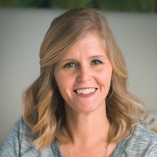 Jen Ross headshot
