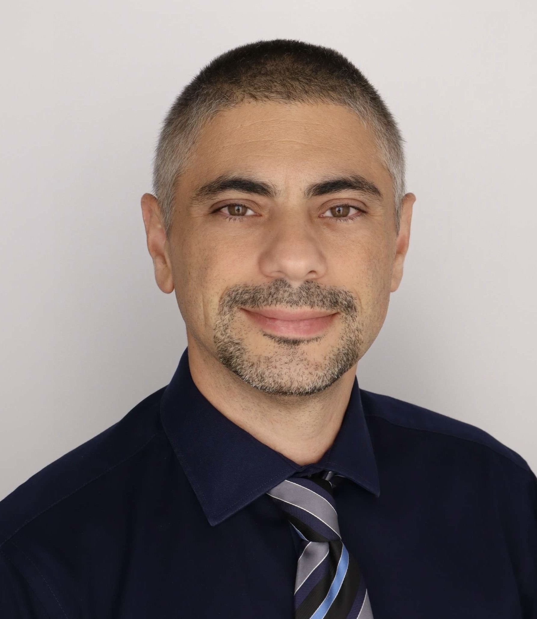 Head shot of Dr. Guilherme Cesar