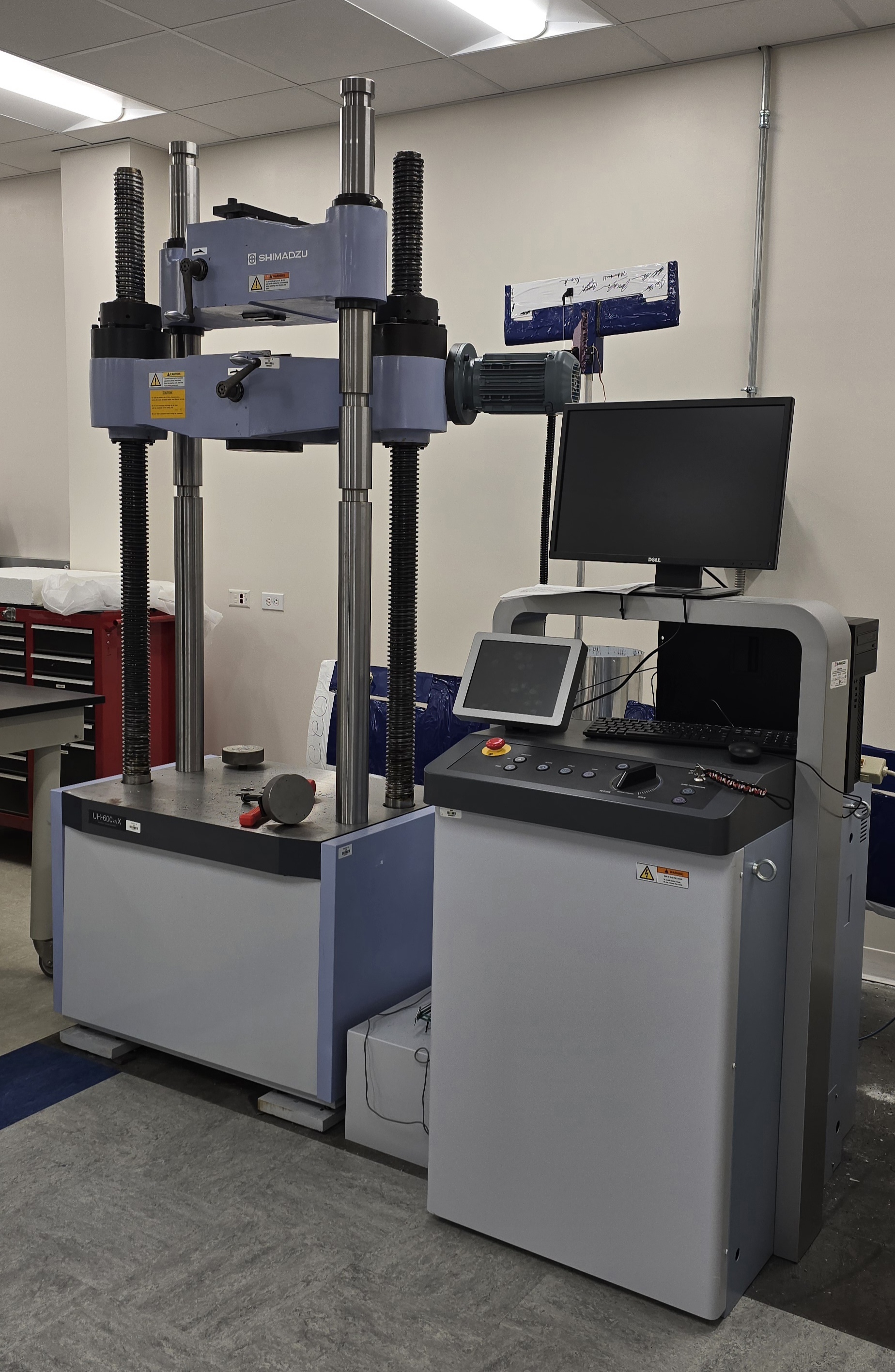 Shimadzu UH 600kX hydraulic universal testing machine