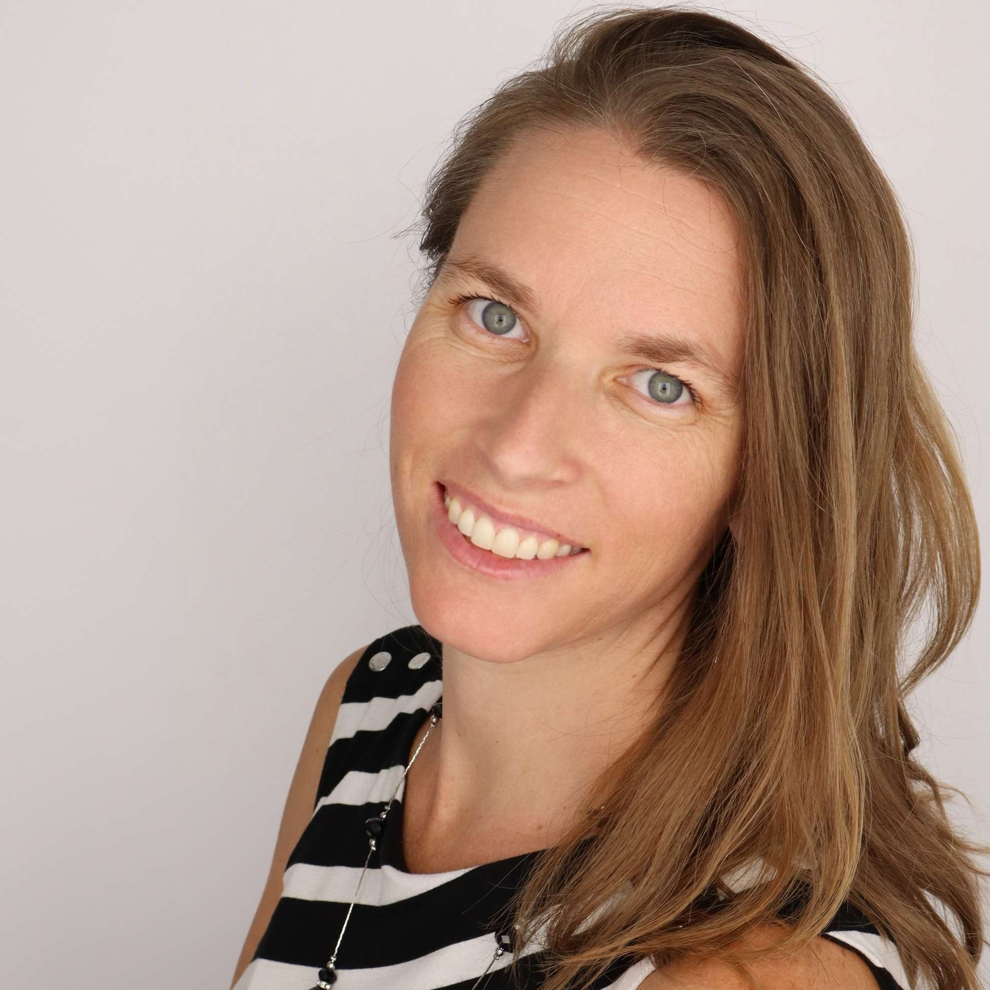 headshot of Elise Marshall
