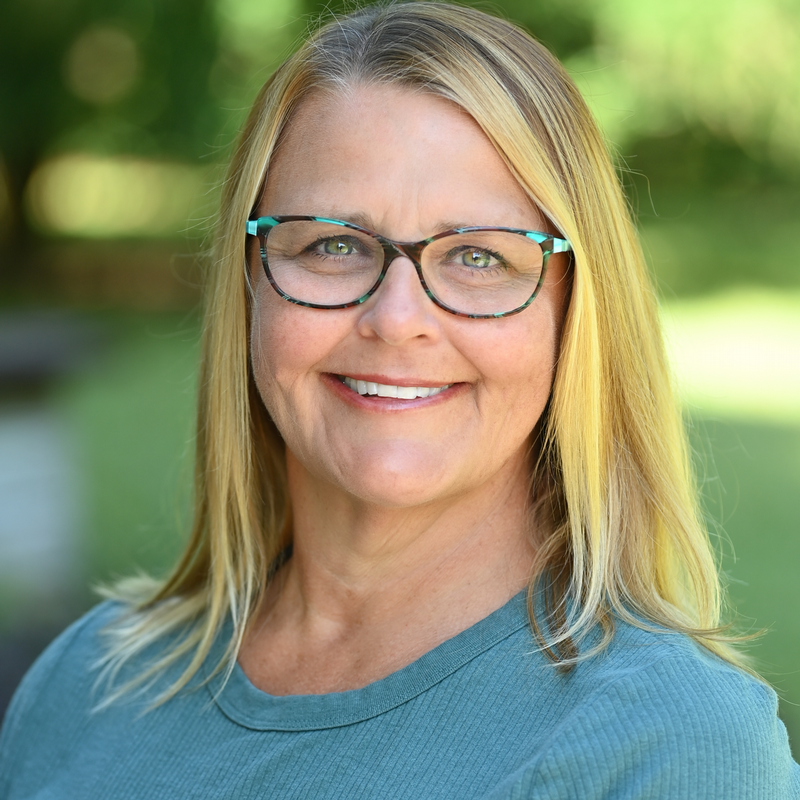 Sharon Snow Headshot