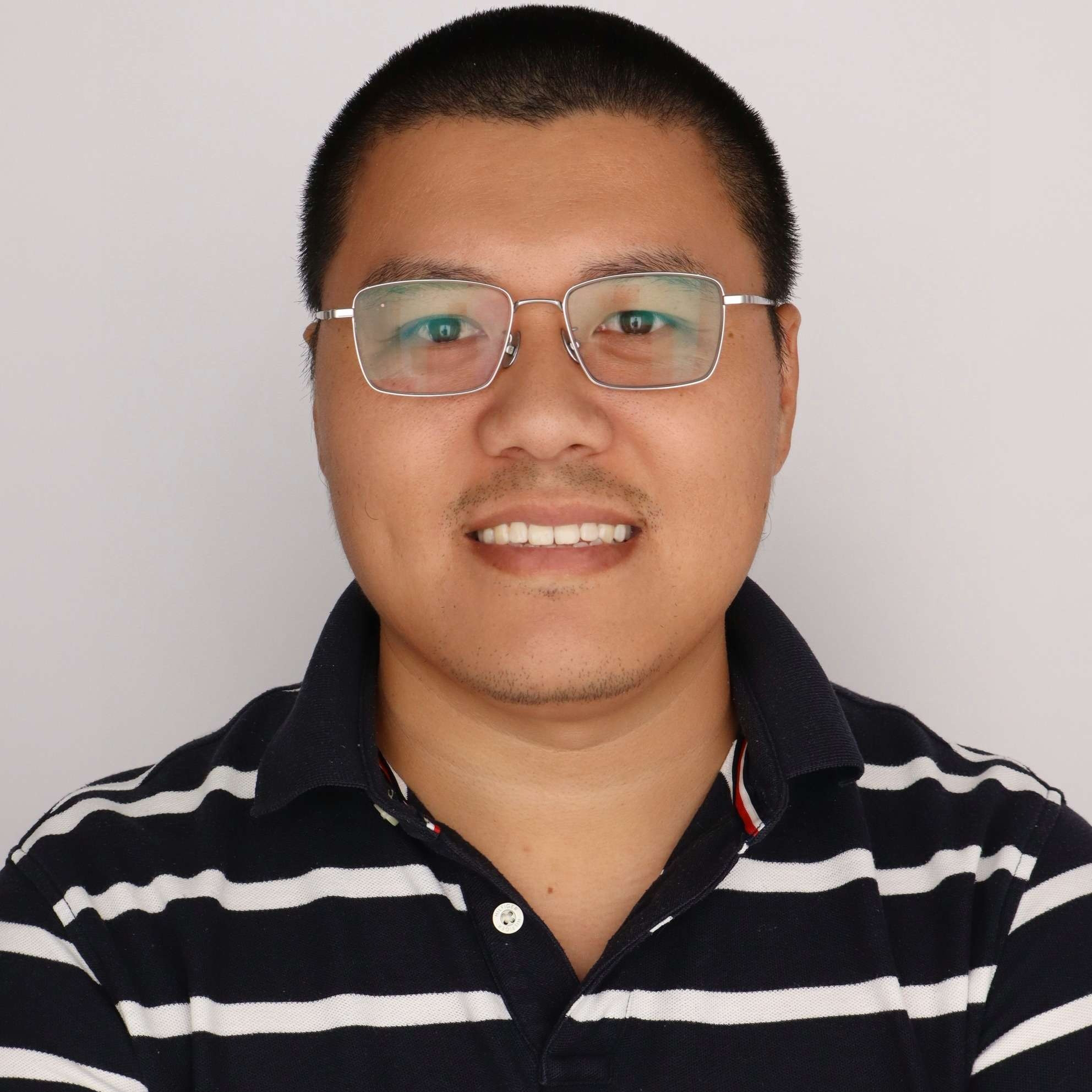 Headshot of Lonfei Zhou