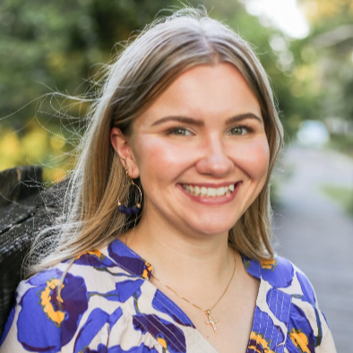 Headshot of Nikki Dewberry