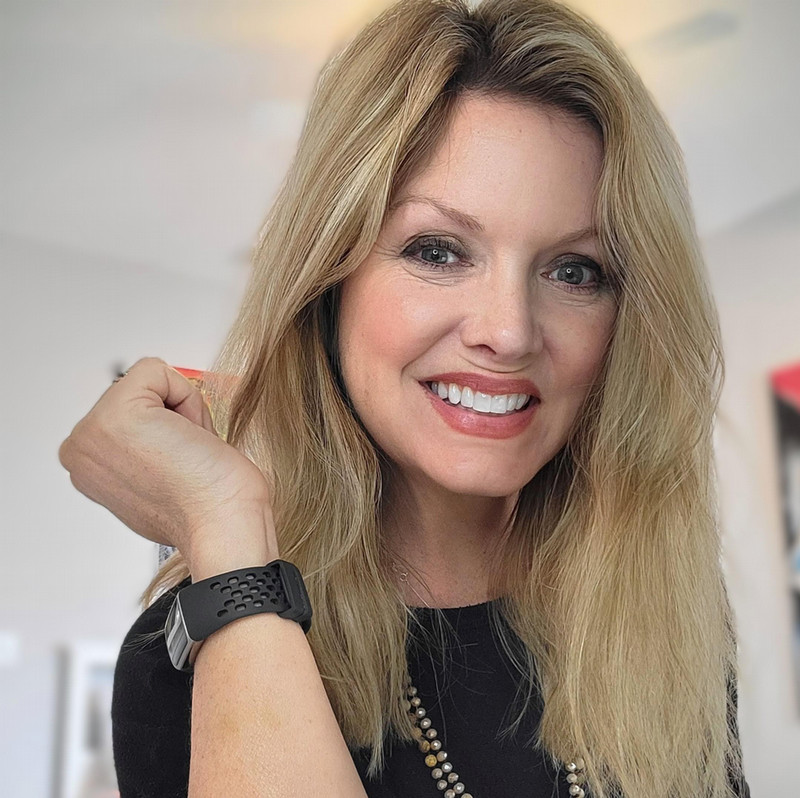 Headshot of Nikki Rakov