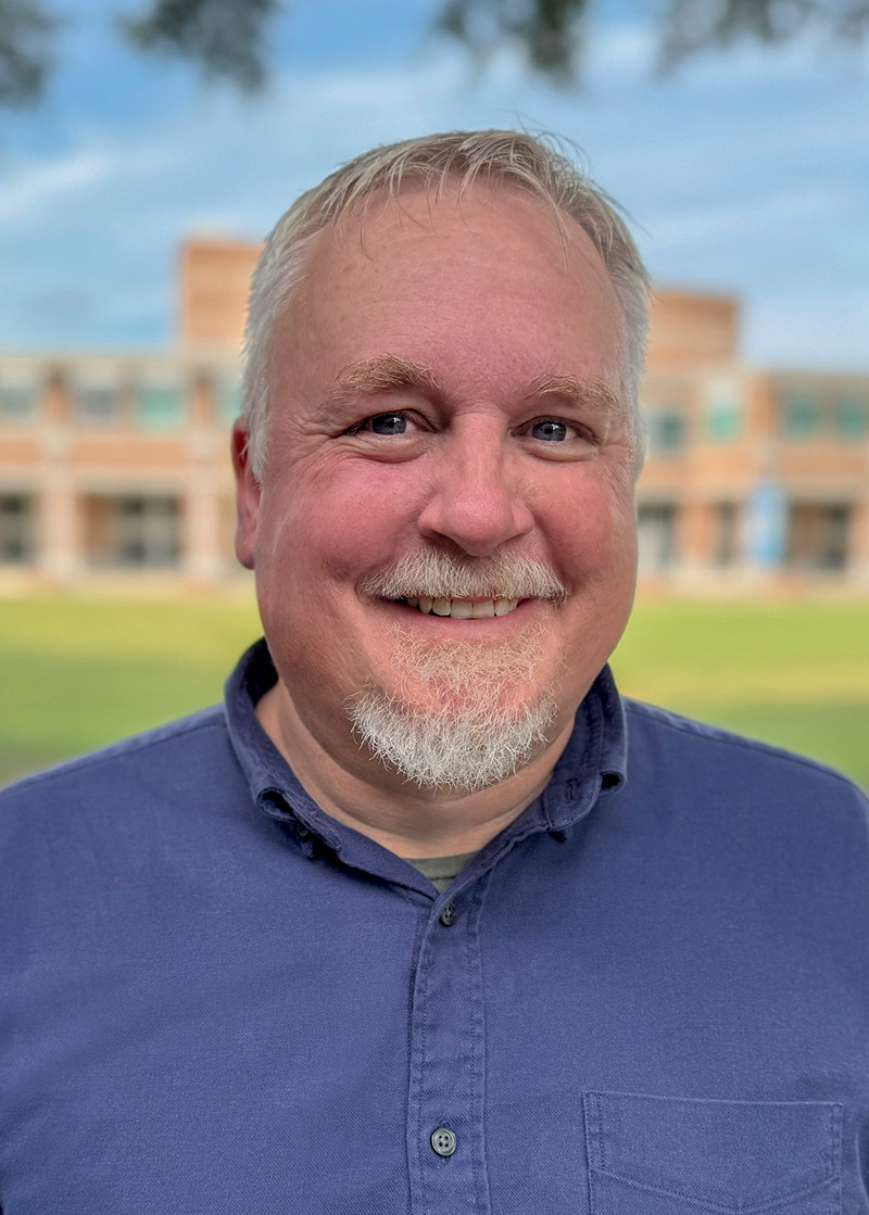 Headshot of Ian Carey