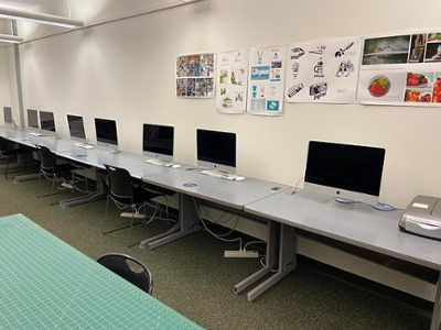graphic design classroom with mac computers