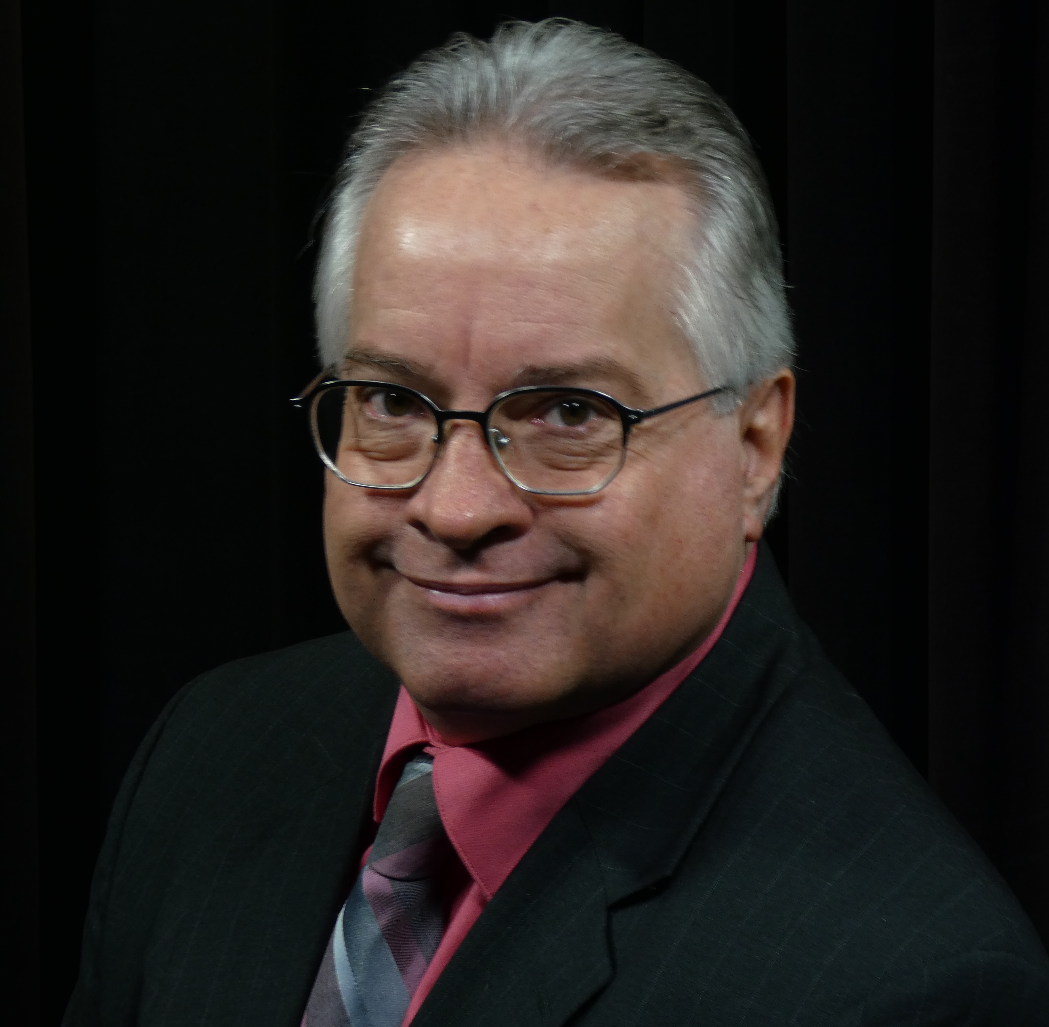 Headshot of professor Ken Thomas