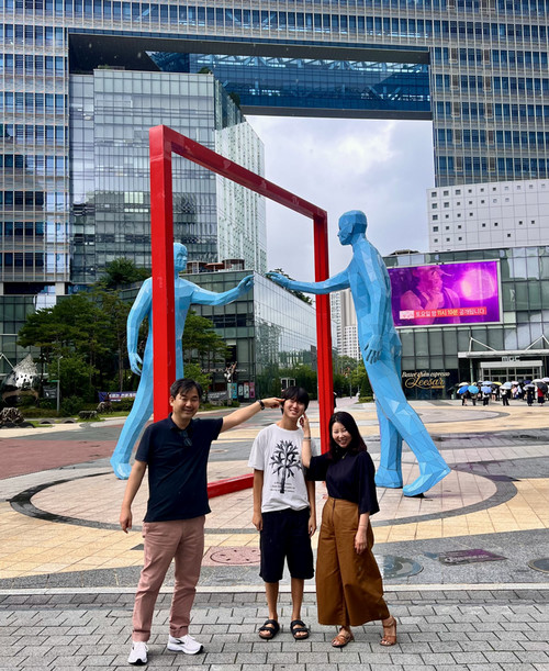 Dr. Nam and his family with a sculpture in Korea
