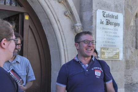Guide speaking to students outside Burgos Cathedral