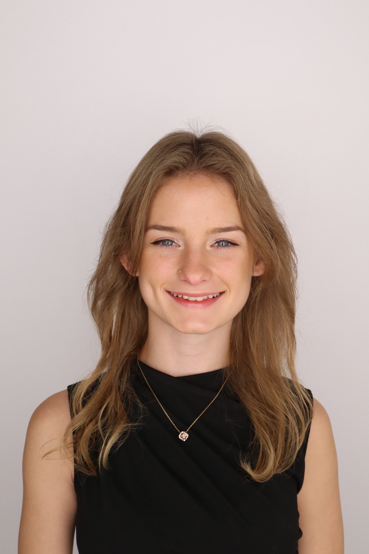 Raelie Headshot