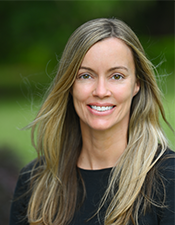 Headshot of Dr. Heather Barnes Truelove.