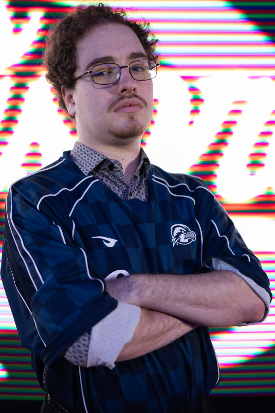 Vincent Bistricky wearing a UNF Esports jersey for Varsity Fighting Games