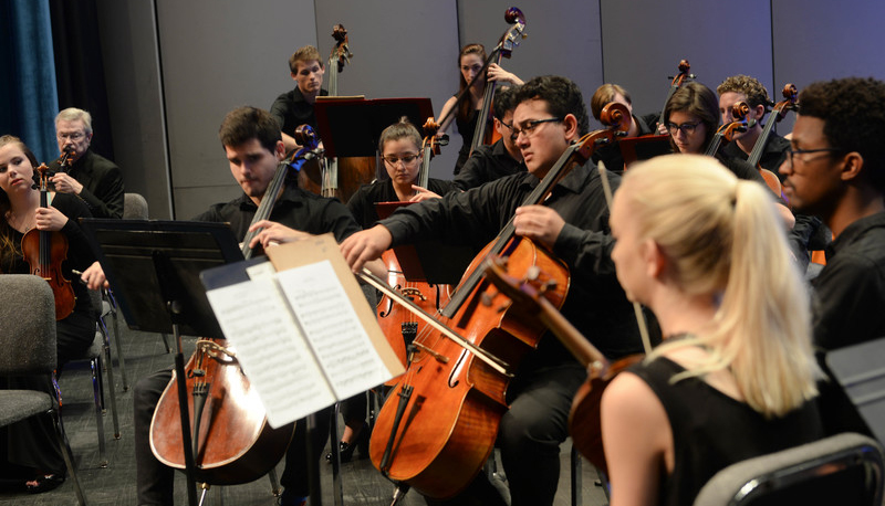 orchestra in lazzara.jpg