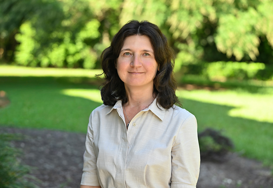 Elena Buzaianu headshot