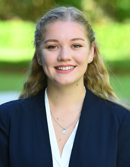 Nikki MacPhee headshot
