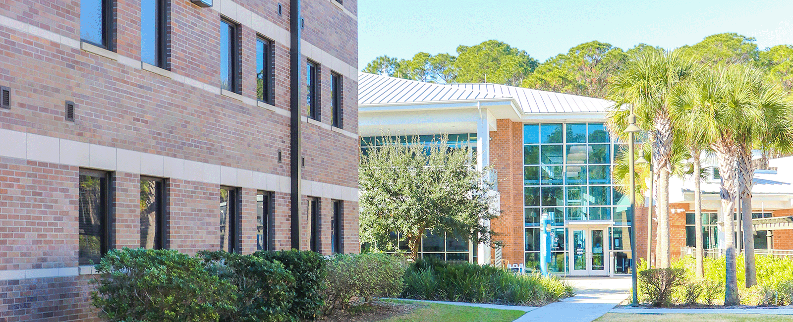 osprey clubhouse on a bright sunner day