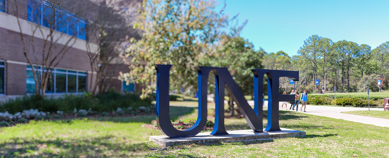 UNF Letters on beautiful UNF campus