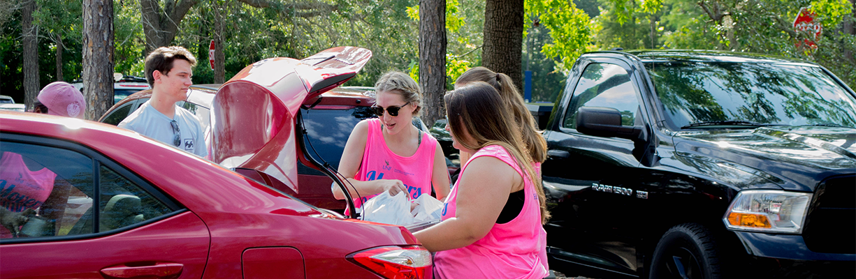 movers and groovers helping residents moving in