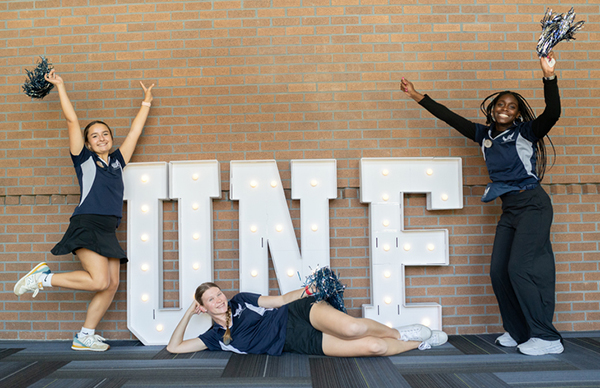 students cheering for unf