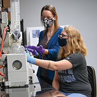 Dr. Amy Lane and a UNF chemistry student working in the lab