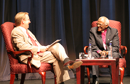 Archbishop Desmond Tutu talking with President John A. Delaney in 2005