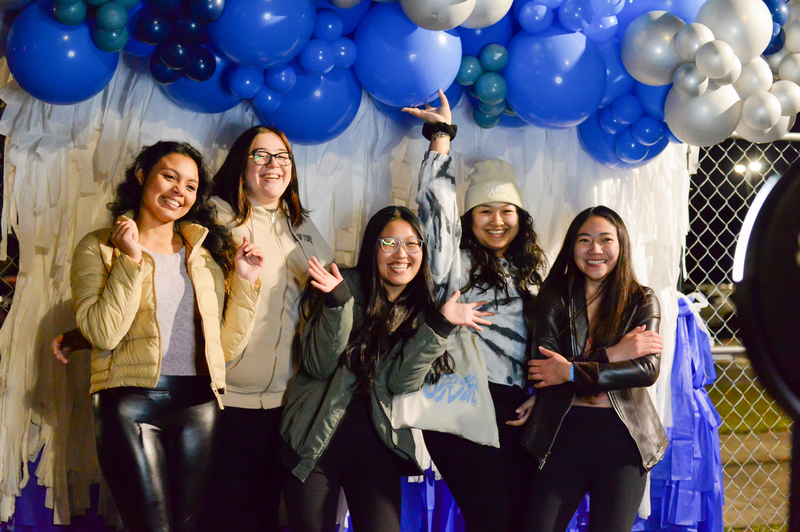 UNF students posing for pictures at Oz Fest