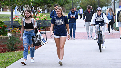 UNF students walking on campus