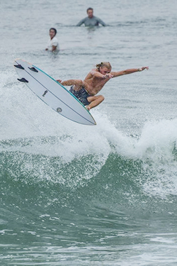 UNF surfer surfing waves