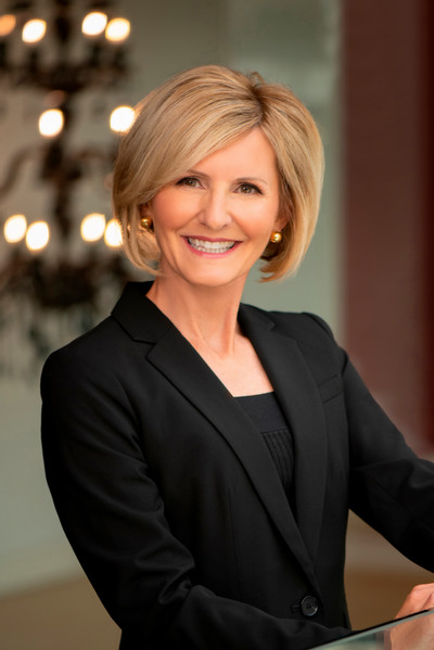 Deborah Magyar headshot