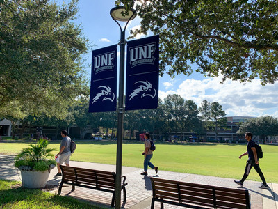 Students walking on the UNF campus