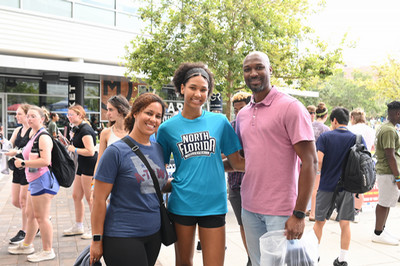 UNF students posing with her parents