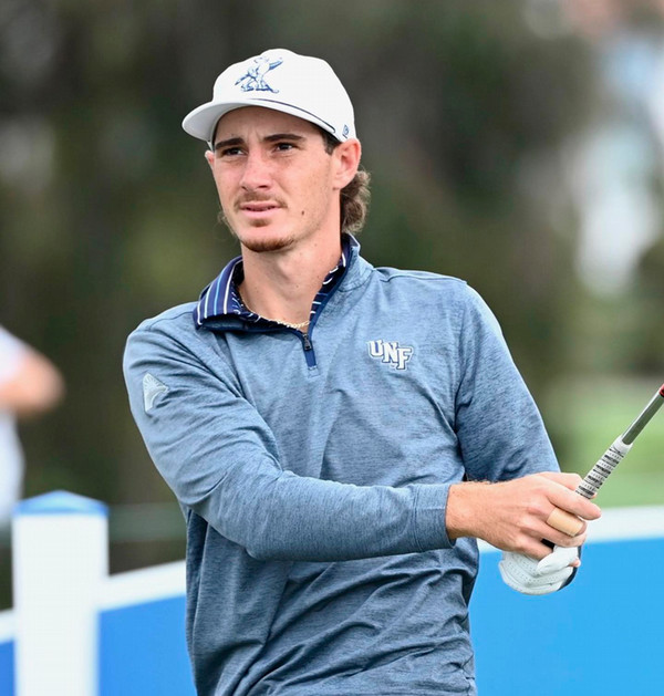 UNF golfer Nick Gabrelcik