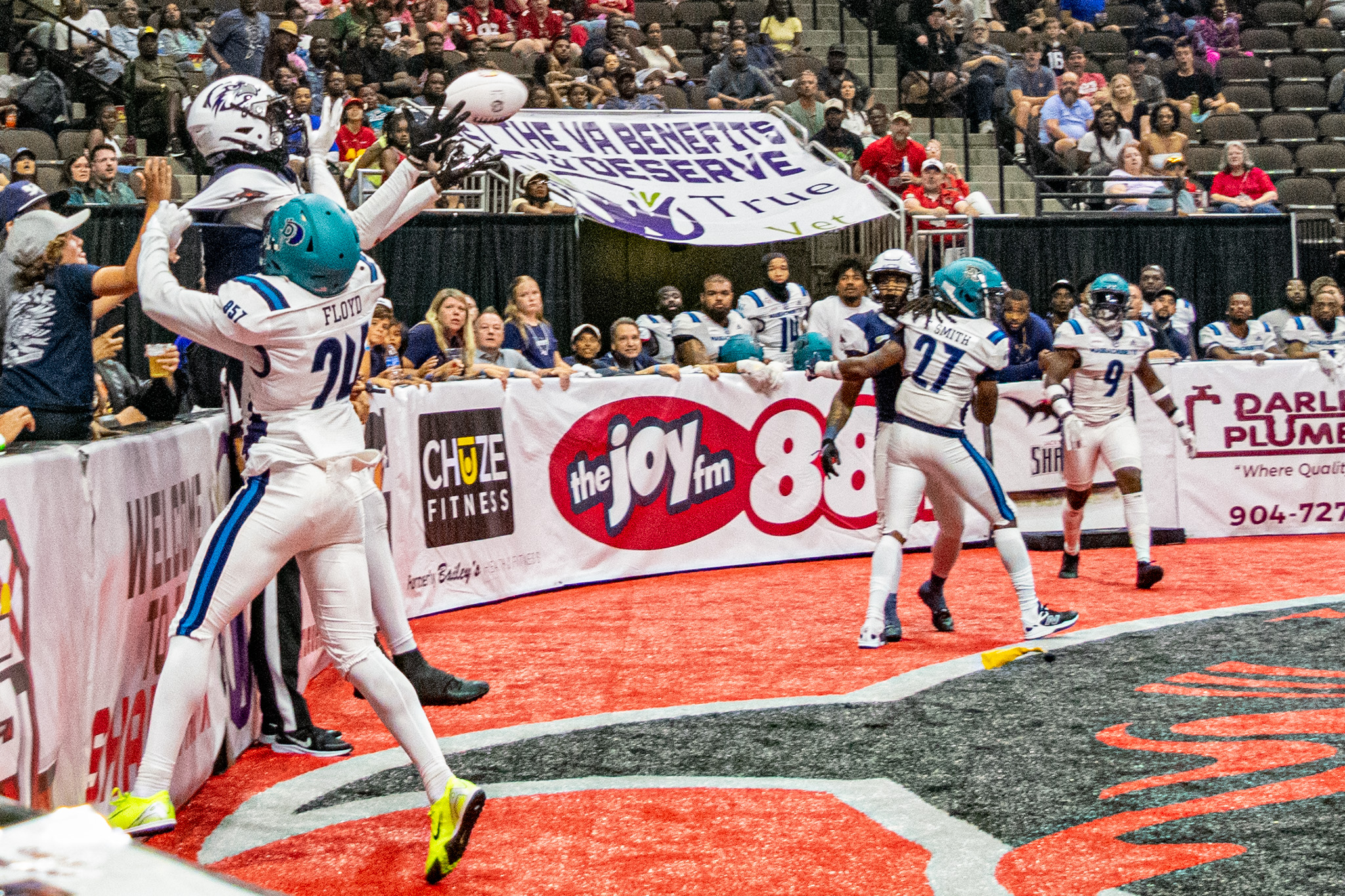 Jax Sharks player catches a touchdown over a defender