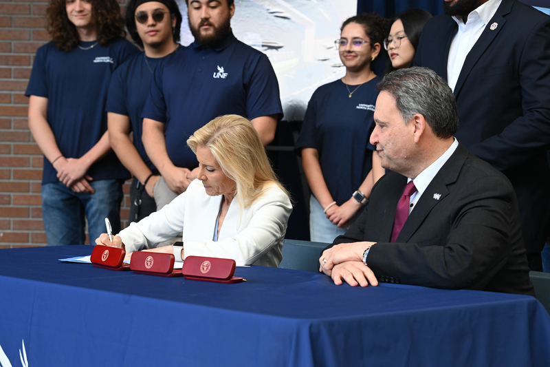 Jax Mayor Donna Deegan shaking hands with a UNF student