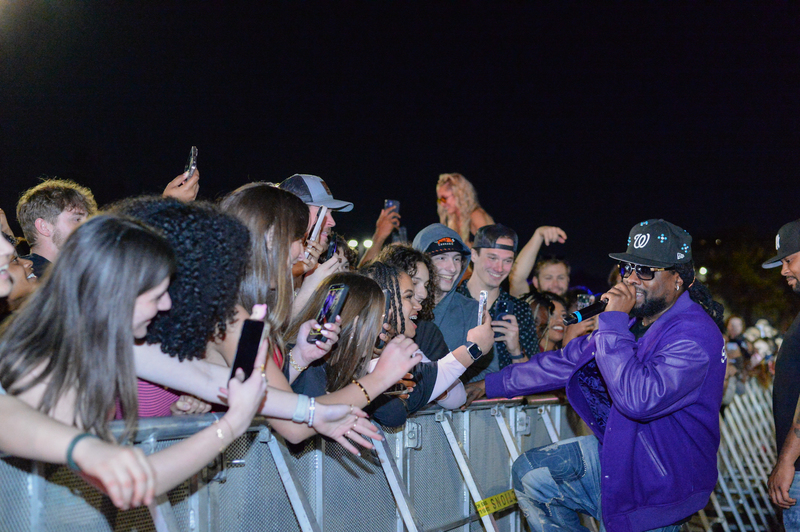 UNF students at Homecoming Concert