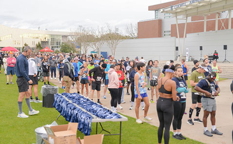 Swoop the Loop 5K participants gathered at the starting line