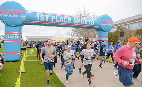 Swoop the Loop 5K participants starting the race