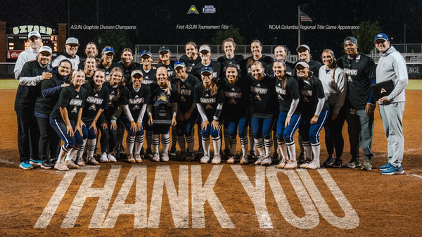 UNF softball team