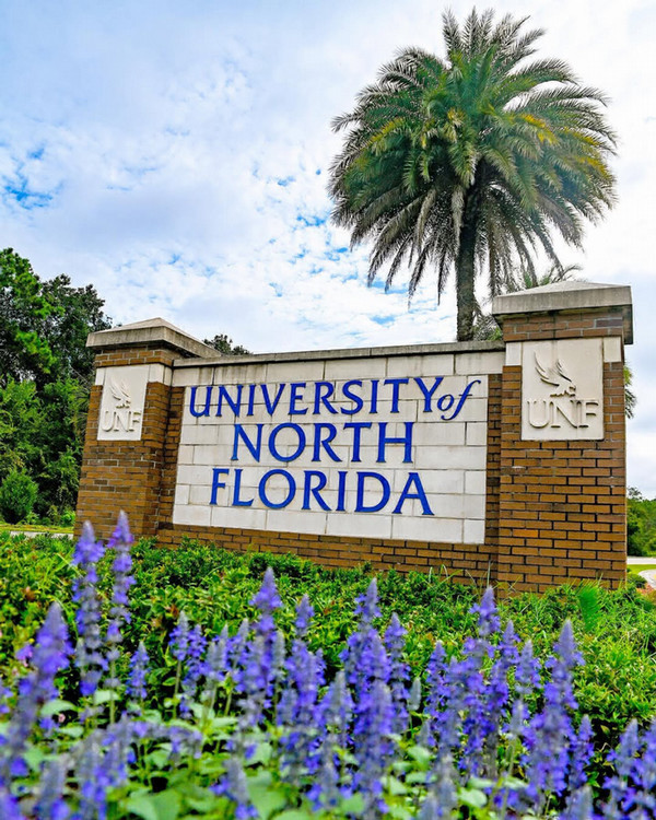 UNF campus entrance sign