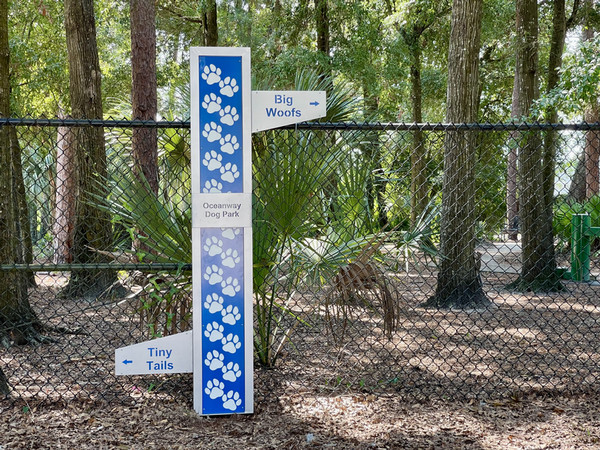 Public Art: Big Woofs and Tiny Tails by Lance Vickery