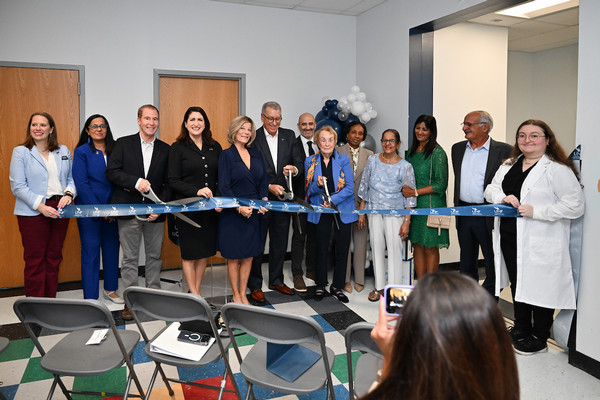UNF leaders, students and donors cutting a ribbon at a campus event
