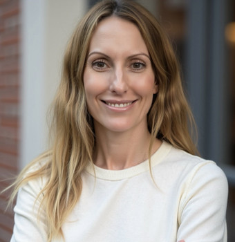 Tara Roa Headshot