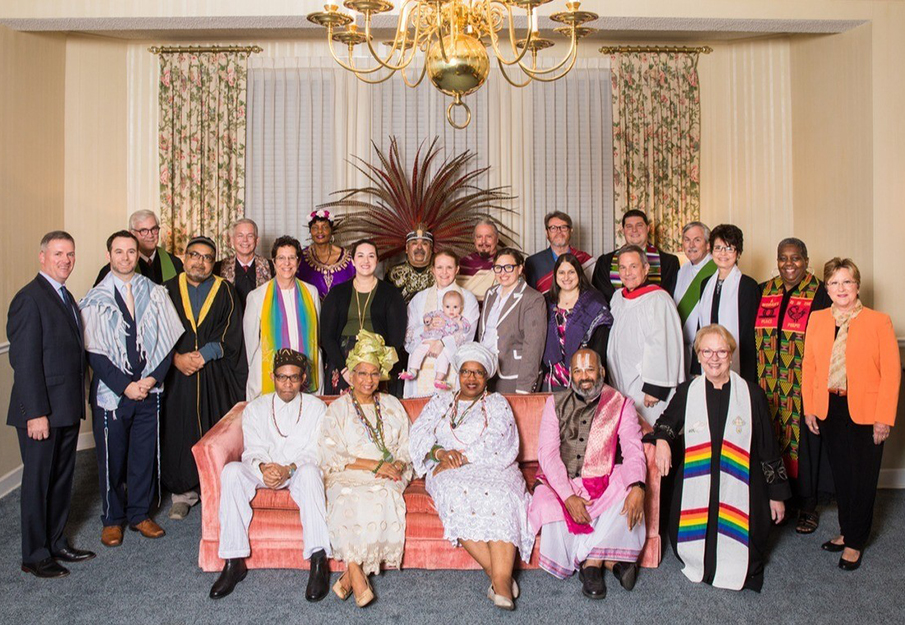 Group photo of individuals of different faiths at a previous Thanksgiving Gratitude Service event
