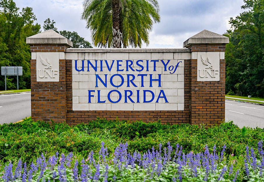 Entrance sign to UNF