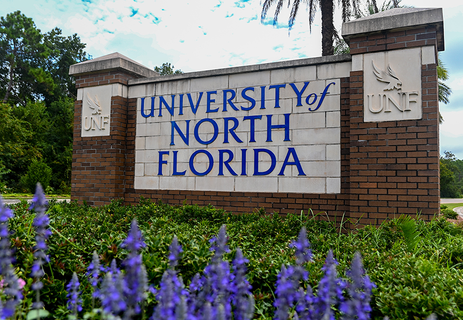 UNF entrance sign