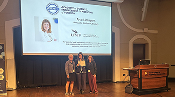 Alya Limayem receiving her Rising Star Award certificate